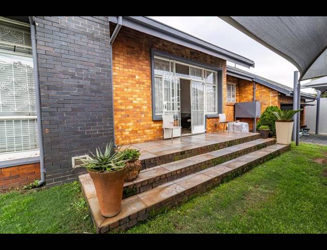 4 BEDROOM HOUSE FOR SALE IN SYMHURST